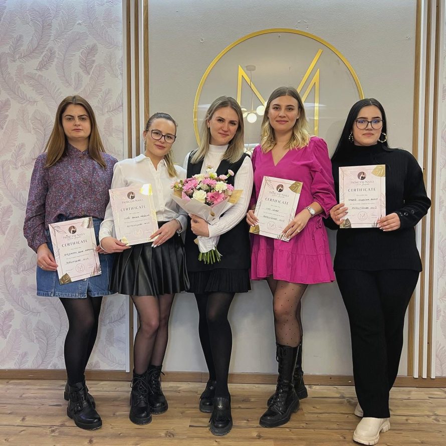 cursuri-unghii-iasi-cursanti-3